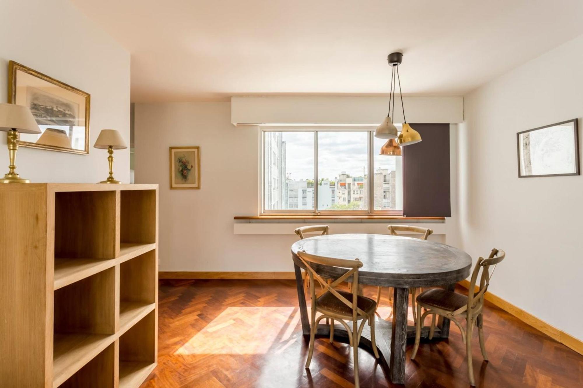 Eiffel Tower & Champs-elysees - 2br With Balcony - Cityapartmentstay Appartamento