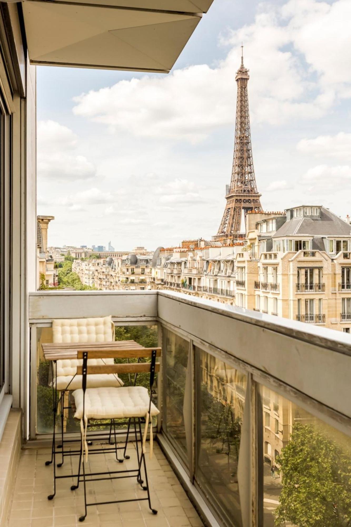 Eiffel Tower & Champs-elysees - 2br With Balcony - Cityapartmentstay Appartamento